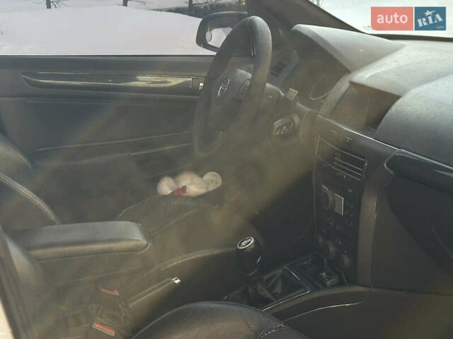 Белый Опель Астра, объемом двигателя 1.9 л и пробегом 427 тыс. км за 3950 $, фото 24 на Automoto.ua