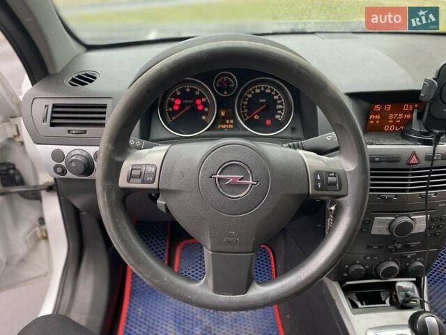 Білий Опель Астра, об'ємом двигуна 1.6 л та пробігом 271 тис. км за 4200 $, фото 20 на Automoto.ua