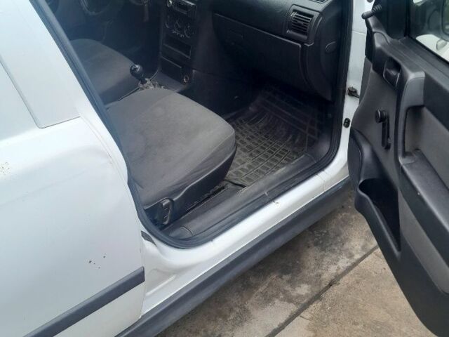 Белый Опель Астра, объемом двигателя 1.7 л и пробегом 1 тыс. км за 2200 $, фото 2 на Automoto.ua