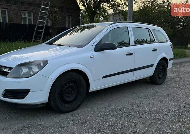 Белый Опель Астра, объемом двигателя 1.6 л и пробегом 252 тыс. км за 5200 $, фото 1 на Automoto.ua