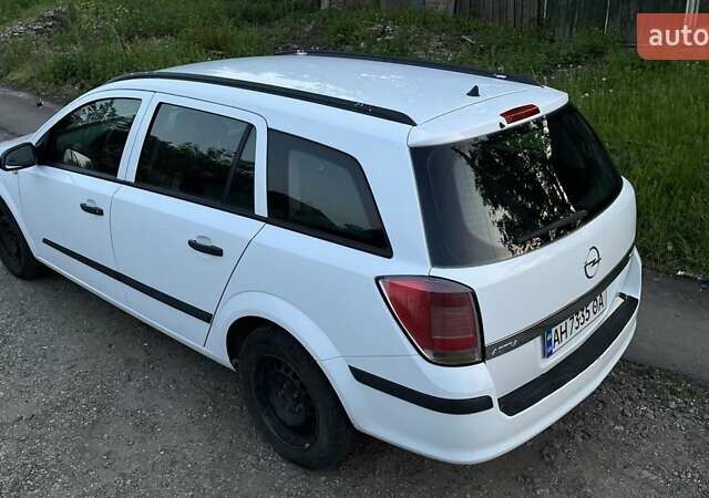 Белый Опель Астра, объемом двигателя 1.6 л и пробегом 252 тыс. км за 5200 $, фото 2 на Automoto.ua