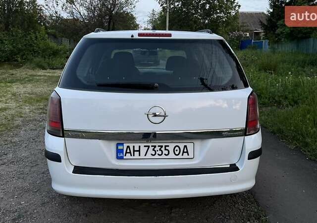 Белый Опель Астра, объемом двигателя 1.6 л и пробегом 252 тыс. км за 5200 $, фото 5 на Automoto.ua