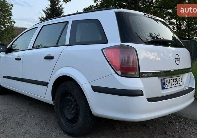 Белый Опель Астра, объемом двигателя 1.6 л и пробегом 252 тыс. км за 5200 $, фото 4 на Automoto.ua