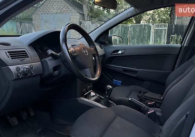 Белый Опель Астра, объемом двигателя 1.6 л и пробегом 252 тыс. км за 5200 $, фото 7 на Automoto.ua