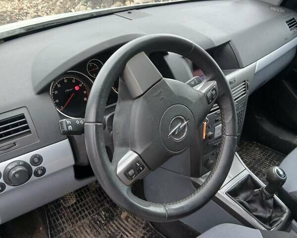 Білий Опель Астра, об'ємом двигуна 1.6 л та пробігом 199 тис. км за 5000 $, фото 6 на Automoto.ua