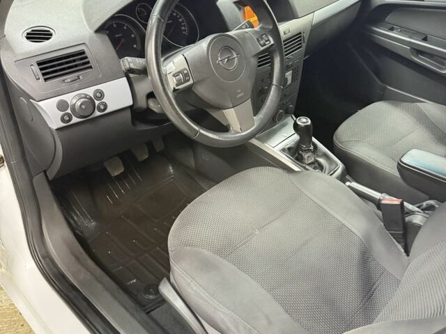 Белый Опель Астра, объемом двигателя 1.9 л и пробегом 400 тыс. км за 3600 $, фото 6 на Automoto.ua