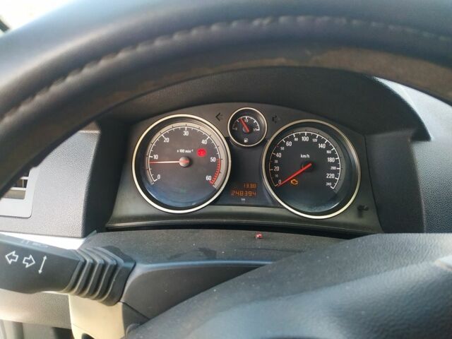 Белый Опель Астра, объемом двигателя 1.9 л и пробегом 250 тыс. км за 4999 $, фото 13 на Automoto.ua