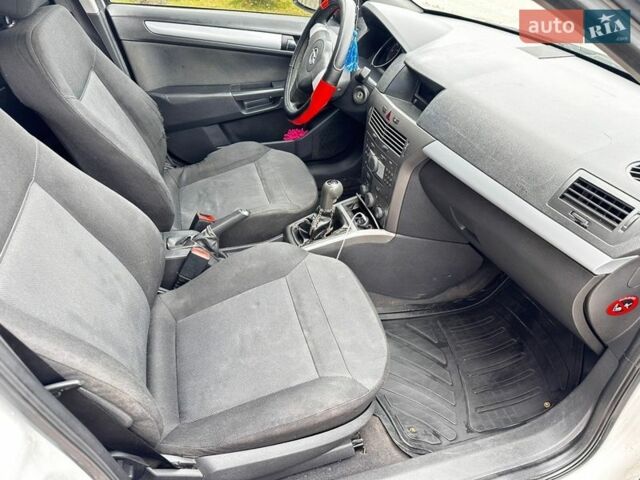 Белый Опель Астра, объемом двигателя 1.25 л и пробегом 320 тыс. км за 2950 $, фото 15 на Automoto.ua