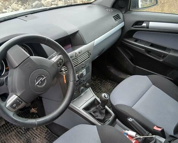 Білий Опель Астра, об'ємом двигуна 1.6 л та пробігом 199 тис. км за 5000 $, фото 5 на Automoto.ua