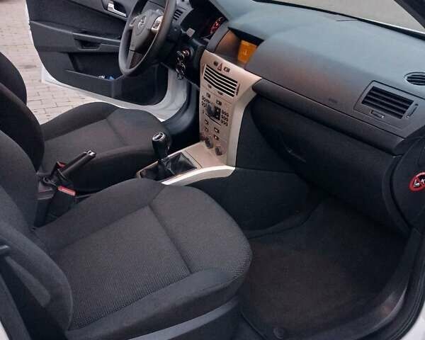 Білий Опель Астра, об'ємом двигуна 1.6 л та пробігом 194 тис. км за 5500 $, фото 13 на Automoto.ua