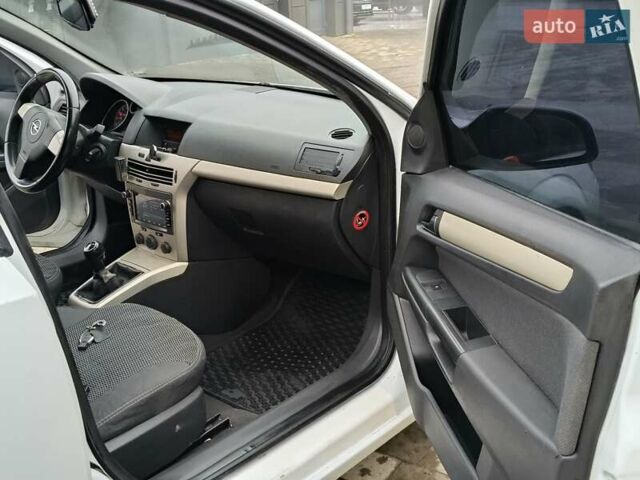 Білий Опель Астра, об'ємом двигуна 1.6 л та пробігом 279 тис. км за 3650 $, фото 17 на Automoto.ua