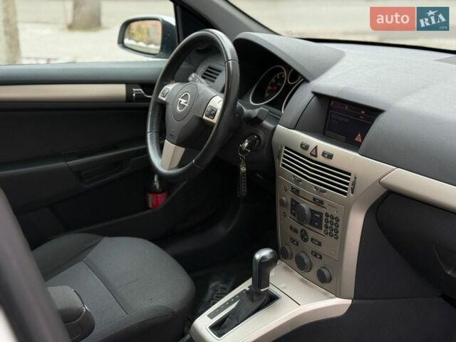 Білий Опель Астра, об'ємом двигуна 1.8 л та пробігом 172 тис. км за 5950 $, фото 17 на Automoto.ua