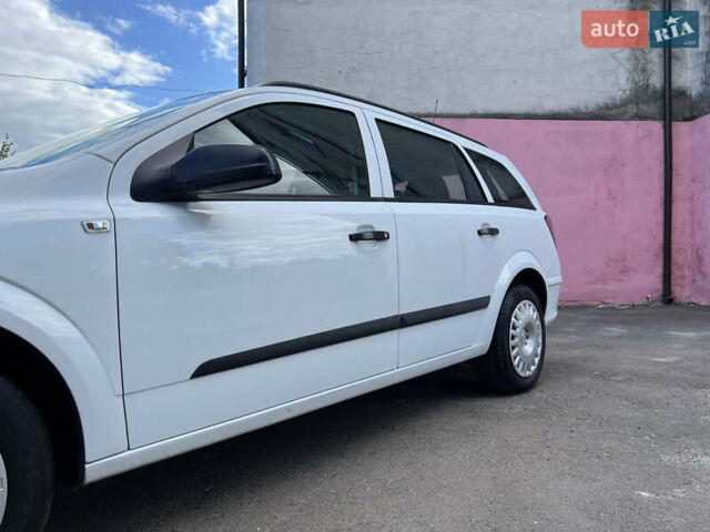 Белый Опель Астра, объемом двигателя 1.6 л и пробегом 175 тыс. км за 4500 $, фото 35 на Automoto.ua