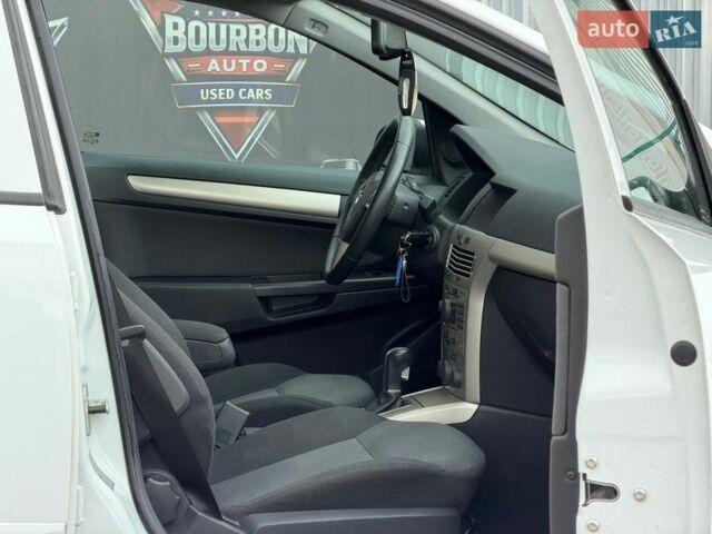 Білий Опель Астра, об'ємом двигуна 1.8 л та пробігом 175 тис. км за 6290 $, фото 27 на Automoto.ua