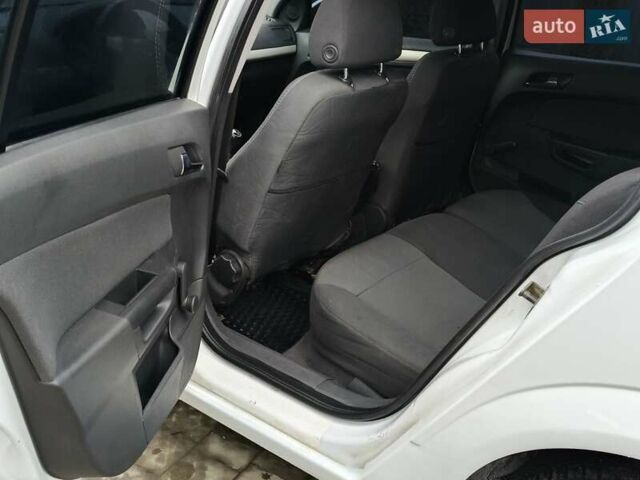 Білий Опель Астра, об'ємом двигуна 1.6 л та пробігом 279 тис. км за 3650 $, фото 16 на Automoto.ua
