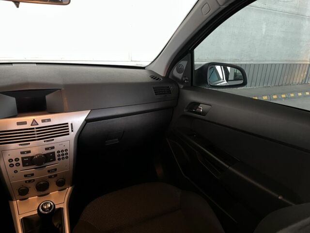 Білий Опель Астра, об'ємом двигуна 1.6 л та пробігом 189 тис. км за 4999 $, фото 7 на Automoto.ua