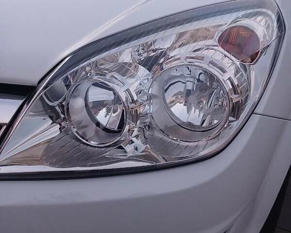 Білий Опель Астра, об'ємом двигуна 1.6 л та пробігом 194 тис. км за 5500 $, фото 2 на Automoto.ua