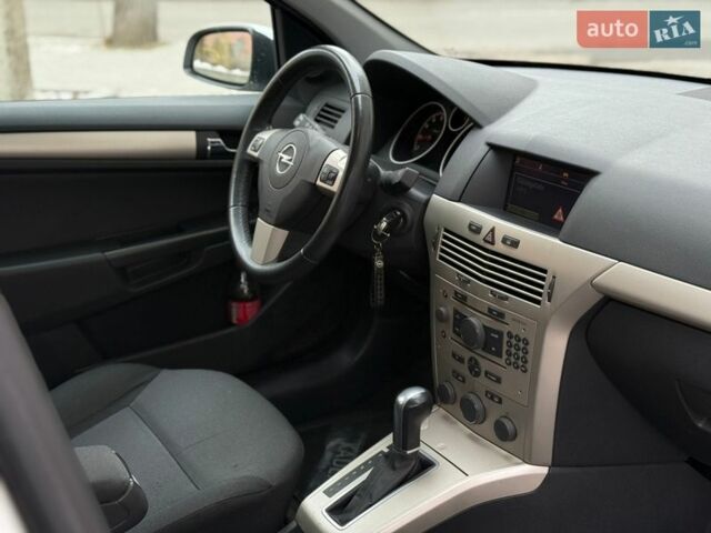 Белый Опель Астра, объемом двигателя 1.8 л и пробегом 172 тыс. км за 5950 $, фото 17 на Automoto.ua