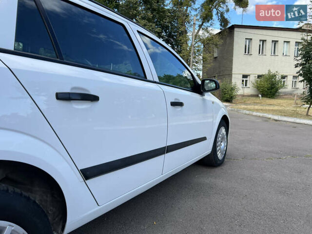 Белый Опель Астра, объемом двигателя 1.6 л и пробегом 175 тыс. км за 4500 $, фото 39 на Automoto.ua