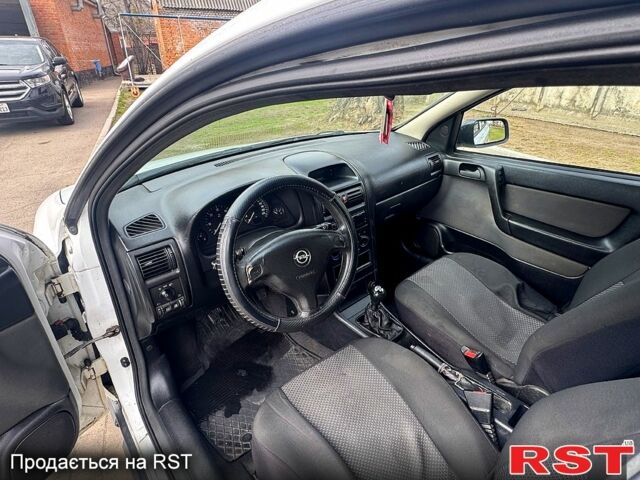 Белый Опель Астра, объемом двигателя 1.7 л и пробегом 245 тыс. км за 2950 $, фото 8 на Automoto.ua