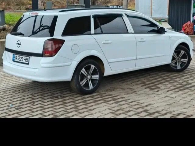 Белый Опель Астра, объемом двигателя 0 л и пробегом 285 тыс. км за 4200 $, фото 1 на Automoto.ua