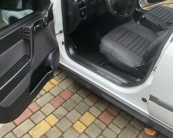 Белый Опель Астра, объемом двигателя 1.7 л и пробегом 314 тыс. км за 3800 $, фото 5 на Automoto.ua