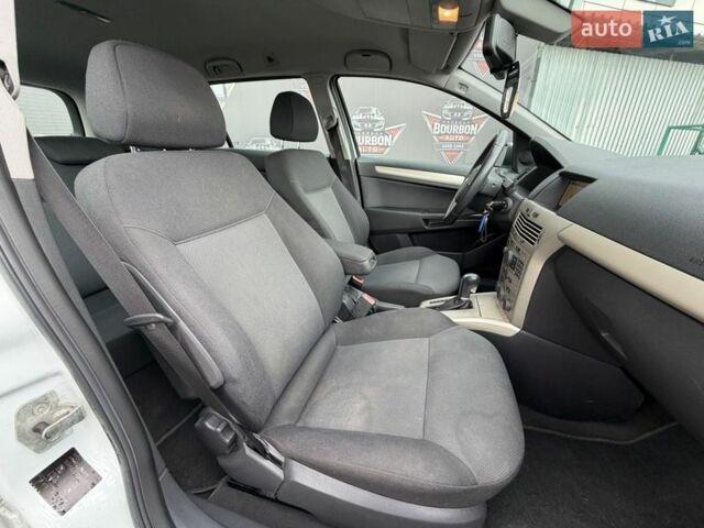 Білий Опель Астра, об'ємом двигуна 1.8 л та пробігом 175 тис. км за 6290 $, фото 31 на Automoto.ua