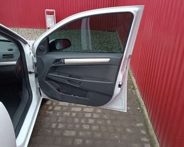 Білий Опель Астра, об'ємом двигуна 1.69 л та пробігом 283 тис. км за 5750 $, фото 24 на Automoto.ua