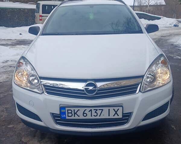 Белый Опель Астра, объемом двигателя 1.6 л и пробегом 199 тыс. км за 5000 $, фото 1 на Automoto.ua
