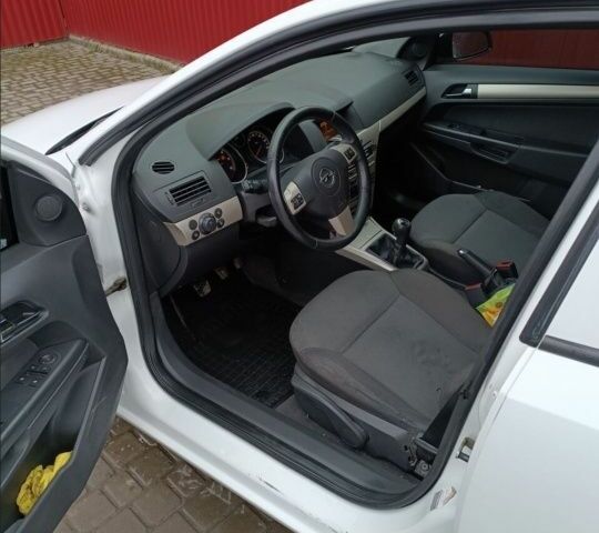 Белый Опель Астра, объемом двигателя 1.7 л и пробегом 287 тыс. км за 4500 $, фото 3 на Automoto.ua