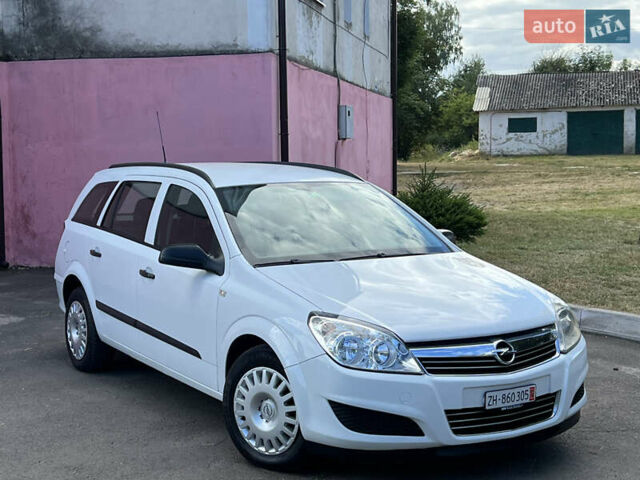 Белый Опель Астра, объемом двигателя 1.6 л и пробегом 175 тыс. км за 4500 $, фото 3 на Automoto.ua