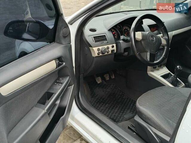 Білий Опель Астра, об'ємом двигуна 1.6 л та пробігом 279 тис. км за 3650 $, фото 15 на Automoto.ua