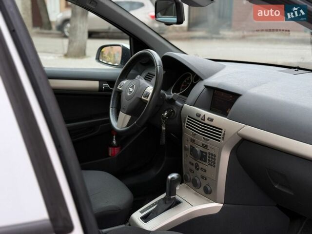 Білий Опель Астра, об'ємом двигуна 1.8 л та пробігом 172 тис. км за 5950 $, фото 16 на Automoto.ua