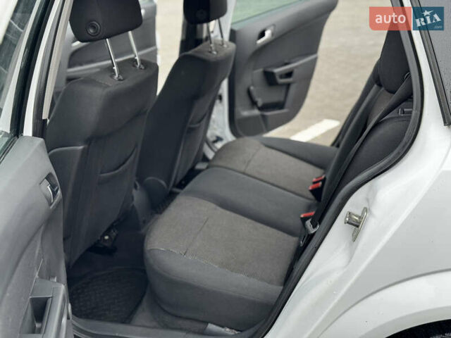 Белый Опель Астра, объемом двигателя 1.8 л и пробегом 166 тыс. км за 5750 $, фото 43 на Automoto.ua