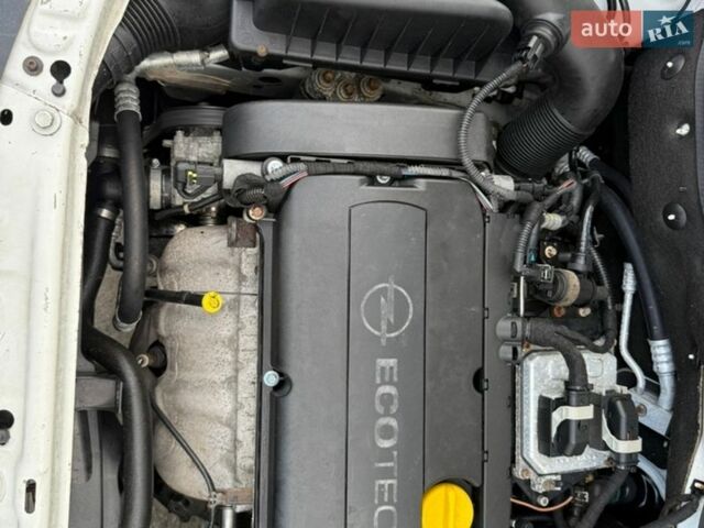 Белый Опель Астра, объемом двигателя 1.6 л и пробегом 197 тыс. км за 5900 $, фото 74 на Automoto.ua