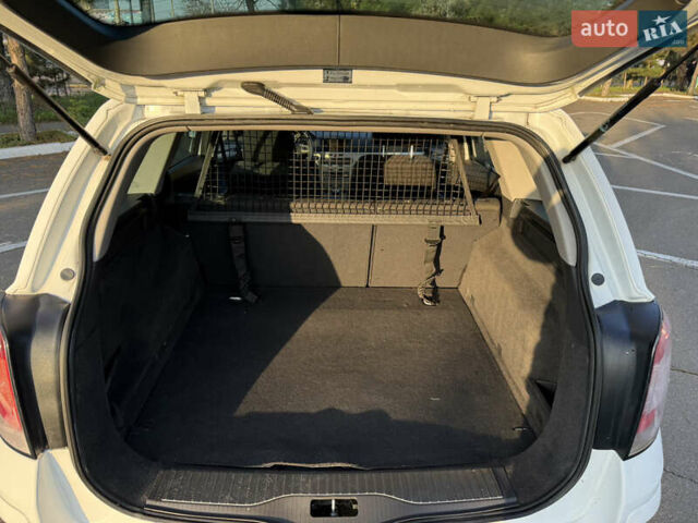 Білий Опель Астра, об'ємом двигуна 1.6 л та пробігом 220 тис. км за 6600 $, фото 30 на Automoto.ua