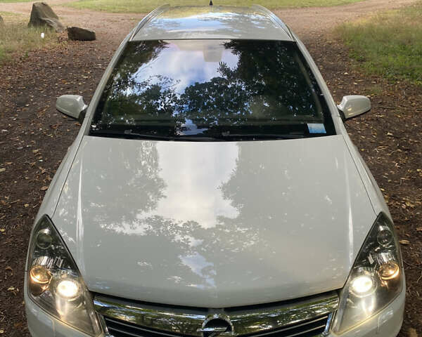 Белый Опель Астра, объемом двигателя 1.69 л и пробегом 224 тыс. км за 5300 $, фото 13 на Automoto.ua