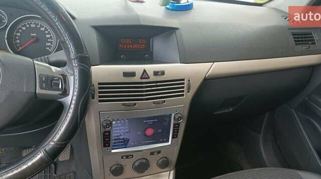 Опель Астра 2008 в Коломые на Automoto.ua Белый Опель Астра, объемом двигателя 1.7 л и пробегом 267 тыс. км за 4700 $, фото 4 на Automoto.ua