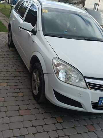 Опель Астра 2008 в Коломые на Automoto.ua Белый Опель Астра, объемом двигателя 1.7 л и пробегом 267 тыс. км за 4700 $, фото 1 на Automoto.ua