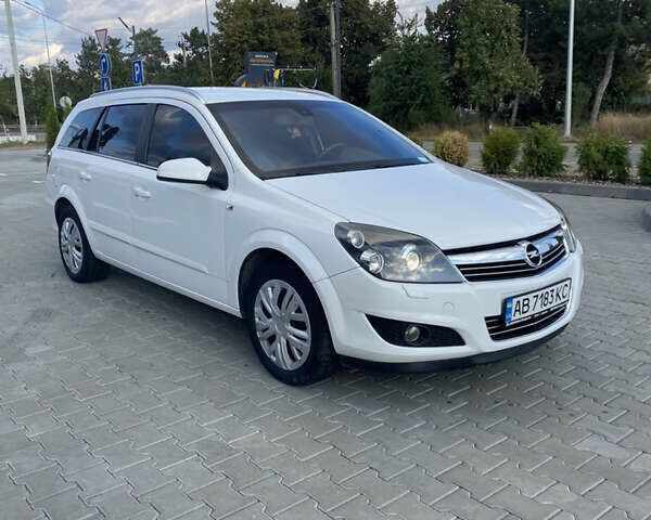 Белый Опель Астра, объемом двигателя 1.69 л и пробегом 224 тыс. км за 5300 $, фото 1 на Automoto.ua