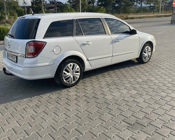 Белый Опель Астра, объемом двигателя 1.69 л и пробегом 224 тыс. км за 5300 $, фото 5 на Automoto.ua