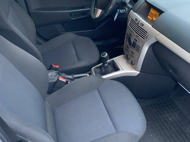 Белый Опель Астра, объемом двигателя 1.6 л и пробегом 220 тыс. км за 5500 $, фото 8 на Automoto.ua