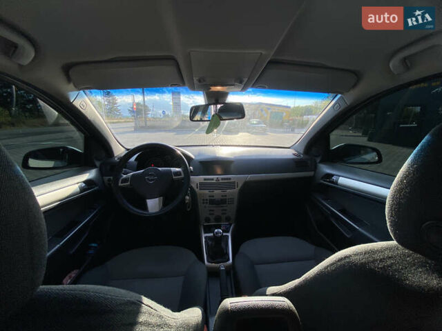 Белый Опель Астра, объемом двигателя 1.69 л и пробегом 224 тыс. км за 5300 $, фото 8 на Automoto.ua