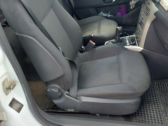 Білий Опель Астра, об'ємом двигуна 1.2 л та пробігом 249 тис. км за 4251 $, фото 7 на Automoto.ua