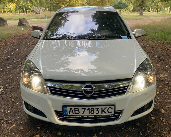 Белый Опель Астра, объемом двигателя 1.69 л и пробегом 224 тыс. км за 5300 $, фото 12 на Automoto.ua