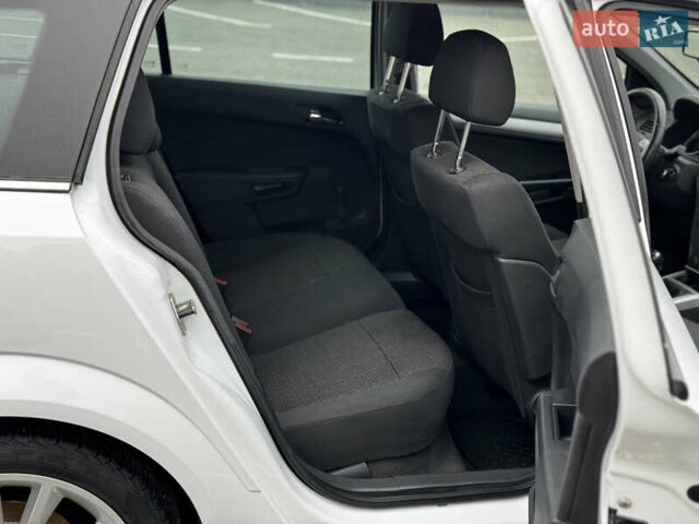 Белый Опель Астра, объемом двигателя 1.8 л и пробегом 166 тыс. км за 5750 $, фото 42 на Automoto.ua