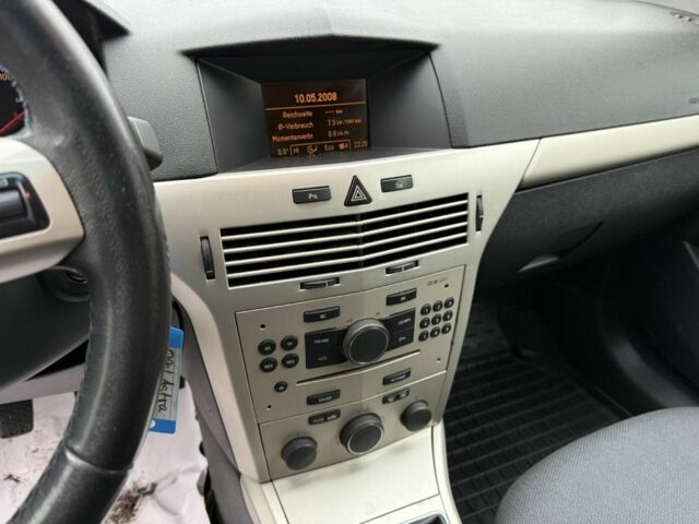 Белый Опель Астра, объемом двигателя 1.6 л и пробегом 220 тыс. км за 5500 $, фото 5 на Automoto.ua