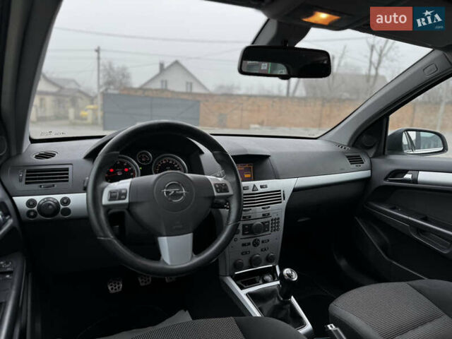 Белый Опель Астра, объемом двигателя 1.8 л и пробегом 166 тыс. км за 5750 $, фото 45 на Automoto.ua