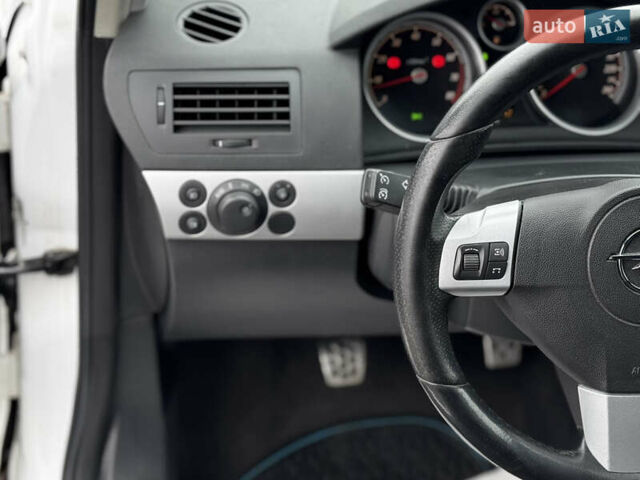 Белый Опель Астра, объемом двигателя 1.8 л и пробегом 166 тыс. км за 5750 $, фото 33 на Automoto.ua