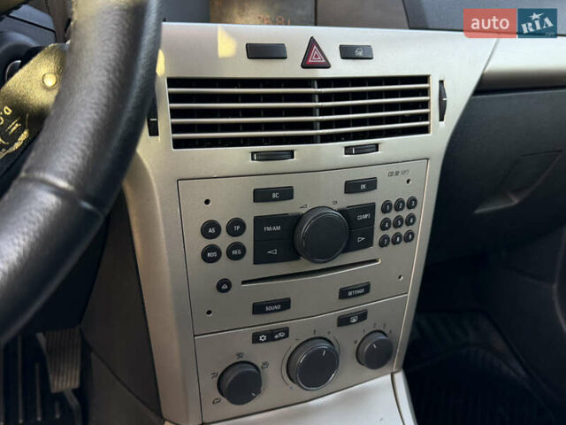 Білий Опель Астра, об'ємом двигуна 1.6 л та пробігом 220 тис. км за 6600 $, фото 21 на Automoto.ua